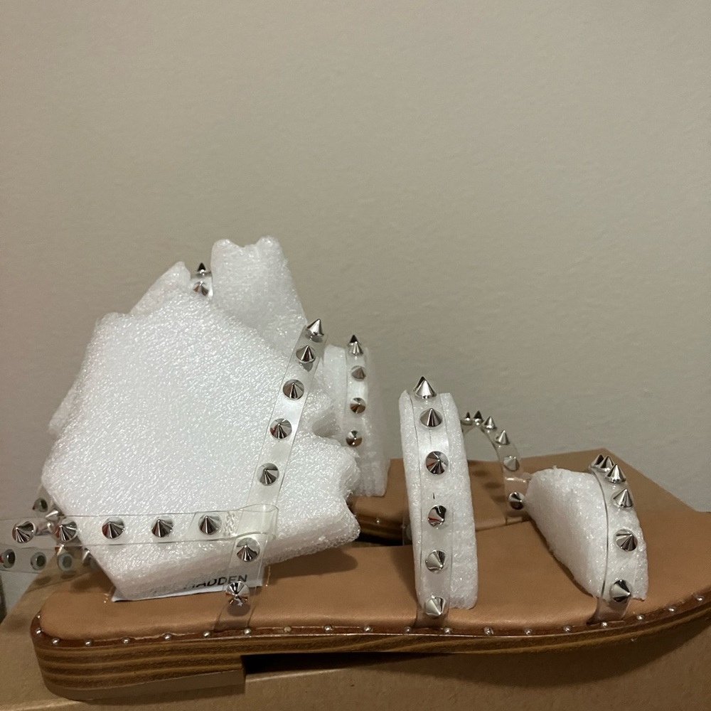 Steve Madden Transport Spike Studded Flat Sandals Size 9.5.  Never worn - Picture 3 of 7